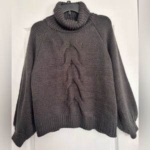 Women’s Gray Turtleneck Sweater Size Large Pr-owned